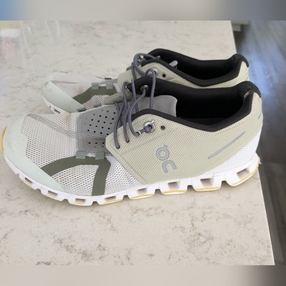 On Running Shoes - On cloud women's shoes 7.5